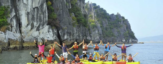 Giá vé chèo thuyền kayaking ở Vịnh Hạ Long