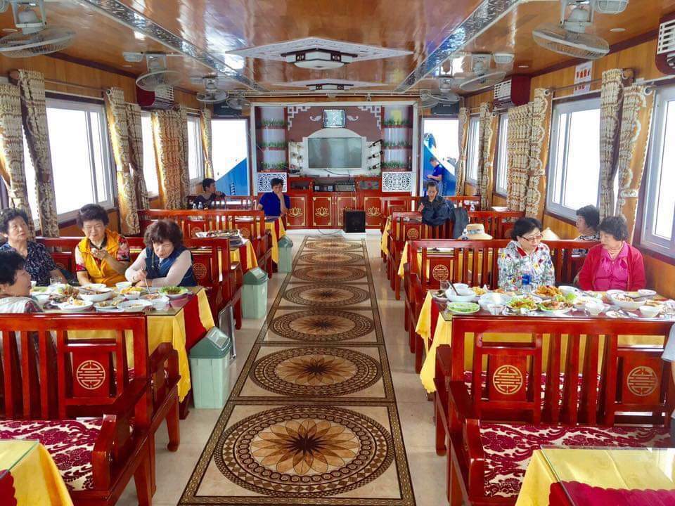 Nhà hàng trên tàu
