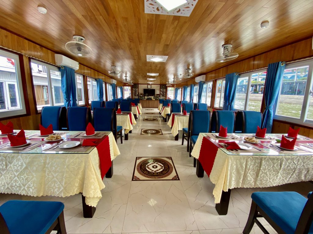 Nhà hàng trên tàu