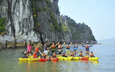 Giá vé chèo thuyền kayaking ở Vịnh Hạ Long